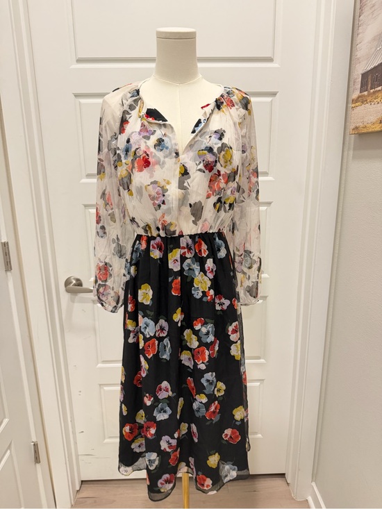 Ann Taylor Dresses & Skirts - Ann Taylor Petite White/Black Floral Print Dress